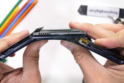 Baru Rilis, Smartphone Lenovo Legion Duel 2 Ini Sudah Dipatahkan Jadi 3 Bagian