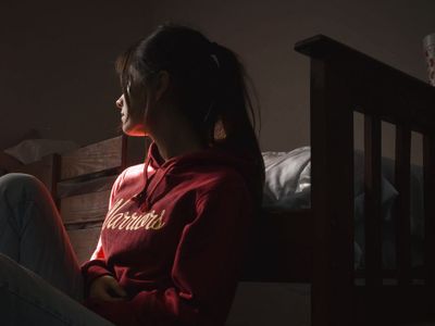 7 Tips Agar Tidak Terlarut dalam Kesedihan yang Mempengaruhi Kesehatan Mental