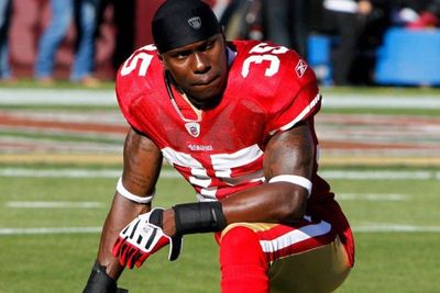 Mantan Bek NFL Phillip Adams Menembak Dirinya Sendiri Setelah Menembak 5 Orang