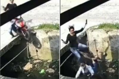 Apes, Dua Bocah Ini Tak Paham Naik Motor Malah Nyungsep ke Got, Netizen Kasihan Pipanya