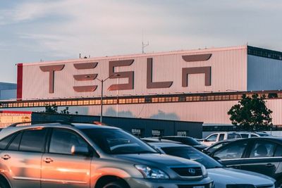 Elon Musk Ungkapkan Teknologi FSD Tesla V9.0 Hampir Siap!