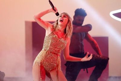 Taylor Swift Rilis Ulang Album Hit 2008-nya, Berjudul Fearless !
