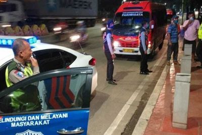 Jangan Coba Kucing-kucingan sama Polisi untuk Nekat Mudik Naik Travel Gelap, Ini Akibatnya