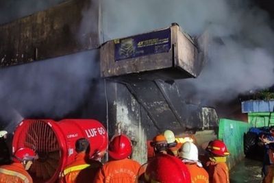 Pasar Inpres di Pasar Minggu Kebakaran, 9 Mobil Damkar Diterjunkan