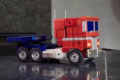Hasbro Rilis Robot Optimus Prime yang Bisa Berubah Sendiri, Tapi Harganya Selangit!