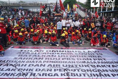 Tolak Omnibus Law, Ribuan Buruh Gelar Demo Secara Virtual