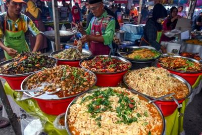 Di Tengah Pandemi Virus Corona, Malaysia Tetap Membuka Bazar Ramadhan