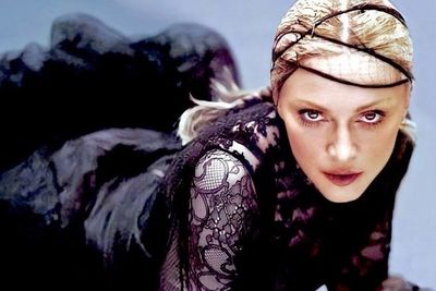 Madonna Unggah Foto Bareng Putrinya, Bulu Ketiak Anaknya Jadi Sorotan 