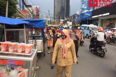 Petugas Gabungan Bersiaga di Lokasi Penjualan Takjil di Benhil