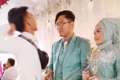 Pria Ini Emosi Datang ke Nikahan Mantan, Netizen Sebut Mantannya yang Cowok