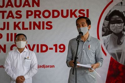 Presiden Jokowi Minta Menpora Pantau Kemungkinan Penonton Datang ke Stadion