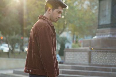 Reza Rahadian Berganti Peran di Film Surga yang Tak Dirindukan