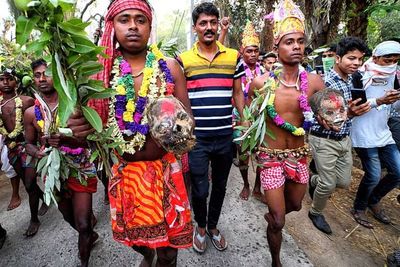 Festival Gajan, Penduduk Menari dengan Tengkorak Manusia Minta Agar Panen Besar di India