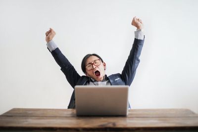 6 Tips Cara Cepat Menghilangkan Ngantuk Saat Puasa