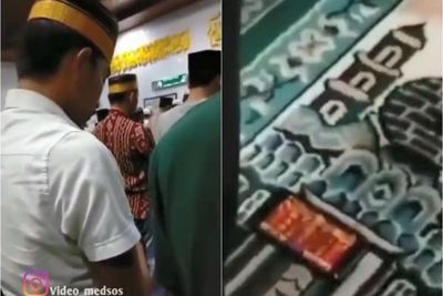 Astaga, Pemuda Ini Malah Main Game saat Salat Tarawih di Masjid, Banjir Kecaman Netizen