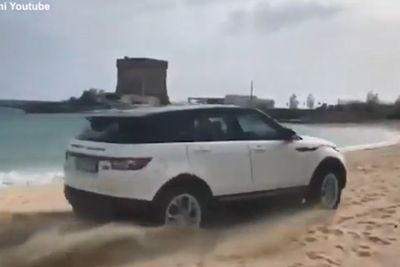Pengendara Range Rover Didenda Rp47 Juta Karena Berkendara di Pantai!