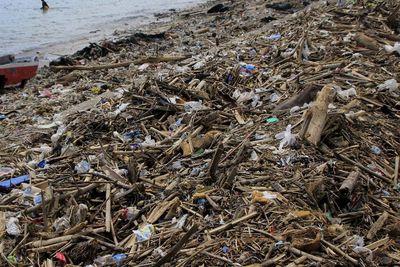 FOTO: Sampah di Pesisir Pantai Kupang