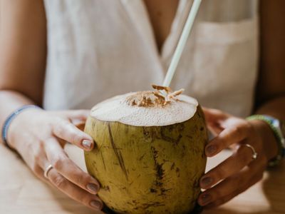 Bagus untuk yang Punya Darah Tinggi, 5 Manfaat Minum Es Kelapa saat Buka Puasa