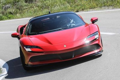 Kendaraan Listrik Pertama Buatan Ferrari Bakal Hadir Paling Cepat Tahun 2025