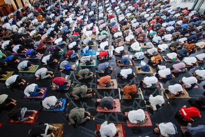FOTO: Shalat Jumat Pertama di Bulan Ramadhan
