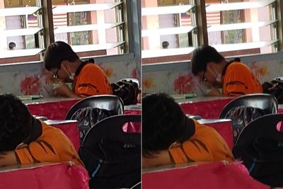 Hormati Teman Muslim yang Berpuasa, Siswa Tionghoa di Malaysia Ini Makan Sembunyi-sembunyi