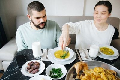 Masih Makan saat Imsak, Apa Hukumnya?