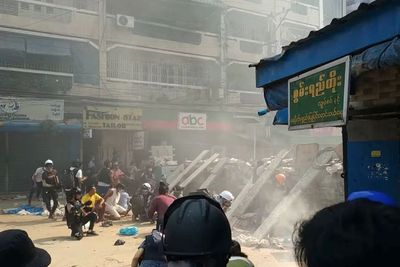 Militer Myanmar Tembaki Warga Sipil, Lalu Jarah Uang di Kotak Amal Masjid