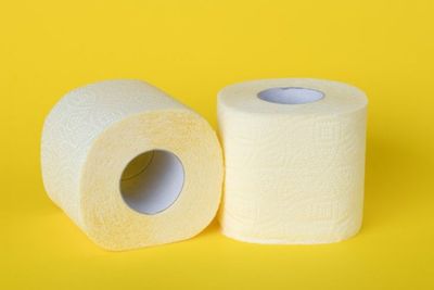 Alasan Tisu Toilet Selalu Berwarna Putih
