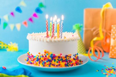Asal-usul Tradisi Perayaan Ulang Tahun Pakai Kue dan Lilin
