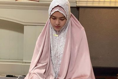Potret Amanda Manopo Pakai Mukena Tuai Pujian Netizen: Cantik, Adem Lihatnya