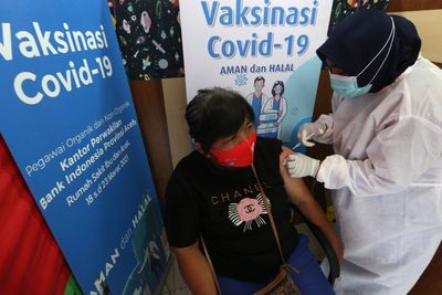 Jangan Khawatir, Puasa Tidak akan Ganggu Kekebalan Tubuh saat Vaksinasi COVID-19