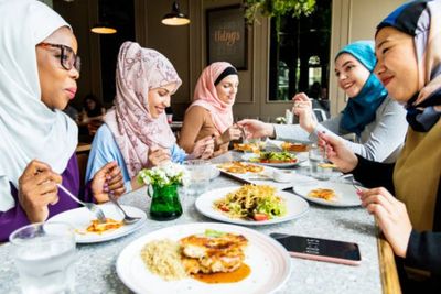 Adab Makan dan Minum dalam Islam Menurut Alquran dan Hadis
