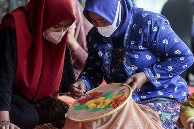 FOTO: Pelatihan Melukis Dengan Media Kain di Sidoarjo