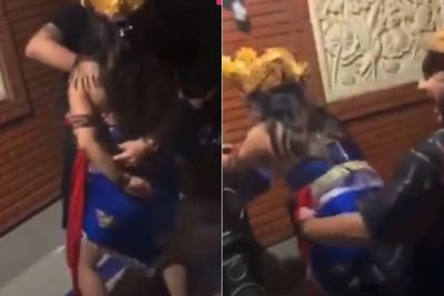 Heboh Gerakan Erotis Joget Bumbung di Bali, Pria Ini Tak Segan Sentuh Payudara saat Nyawer