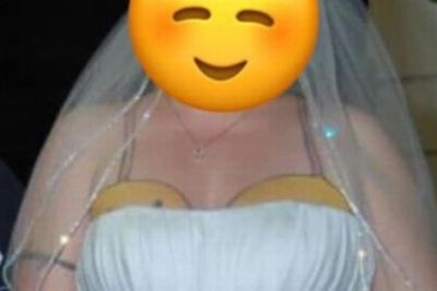 Pengantin Wanita Ini Ditertawakan karena Gaun Strapless Perlihatkan Tato Anehnya