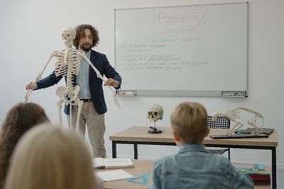 Studi Ini Ungkapkan Waktu Mulai Sekolah Lebih Lama Mungkin Siswa Tidur Cukup!