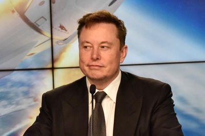 Elon Musk Sebut Keamanan Mobil Tesla Masih 10x Lebih Baik dari Mobil Biasa