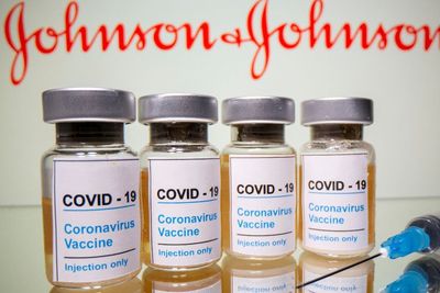 Vaksin Johnson & Johnson Kemungkinan Berhubungan dengan Pembekuan Darah, Benarkah?