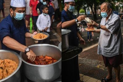 Salut! Ustaz Ebit Lew Berikan 300 Makanan Hangat untuk Para Tunawisma Berbuka Puasa