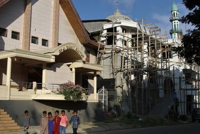 FOTO: Masjid Berdiri Bersampingan Dengan Gereja di Kendari