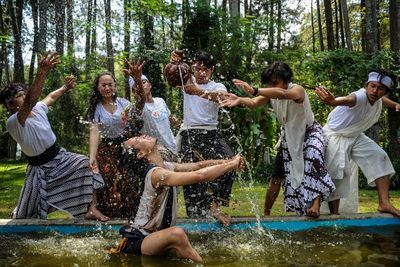FOTO: Tujuh Jam Menari Untuk Peringati Hari Bumi