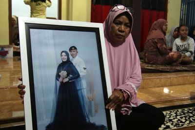 FOTO: Keluarga Awak KRI Nanggala 402