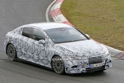 Mercedes-Benz EQE 2022 Kepergok Lakukan Uji Coba di Nurburgring!
