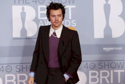 Harry Styles Kembali Setelah 3 Tahun Dengan Rilis Album Kiss all the time. disco occasionally