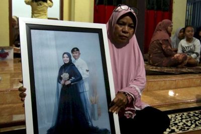 Cerita Ibu Mertua Awak KRI Nanggala-402: Dia Baru 2 Bulan Menikah