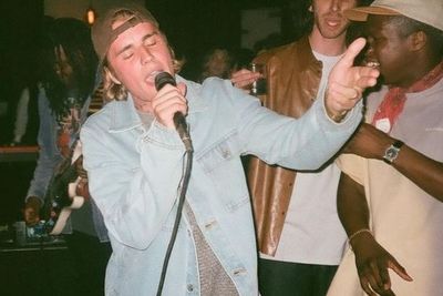 Lakukan Siraman Rohani Lewat Lagu, Justin Beiber Tampil di Penjara Bersama Pastur