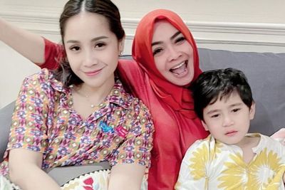 Sedih! Mama Rieta, Mertua Raffi Ahmad Menangis Karena Tak Pernah Ketemu Nagita & Rafathar!