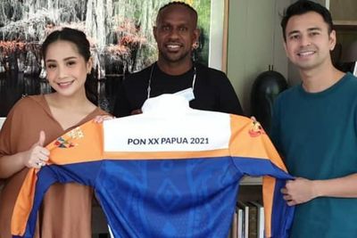 Pegang Tulang Boaz Solossa, Nagita Slavina Kaget: Makannya Apa Sih Biar Keras Gitu?