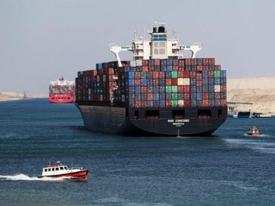 Houthi Yaman Blokir Laut Merah, Pendapatan Terusan Suez Mesir Turun 40%