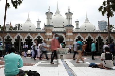 Duh! Adzan Maghrib Berkumandang 3 Menit Lebih Cepat, Satu Kampung Batal Puasa Massal
